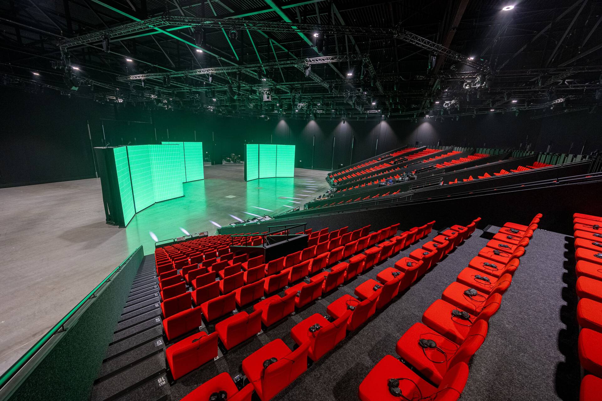 De theaterhal in de Midden Nederland Hallen